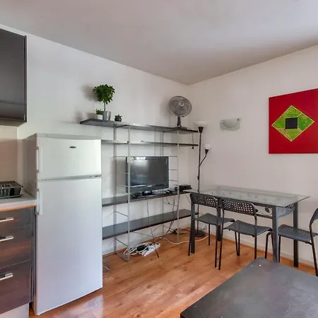 Apartment Studio With Parking Close To Metro And Tramway