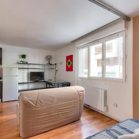 Appartement Studio With Parking Close To Metro And Tramway *